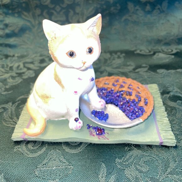 Like New Lenox American by Design "The Blueberry Pie Caper" Cat Figurine - Picture 2 of 9